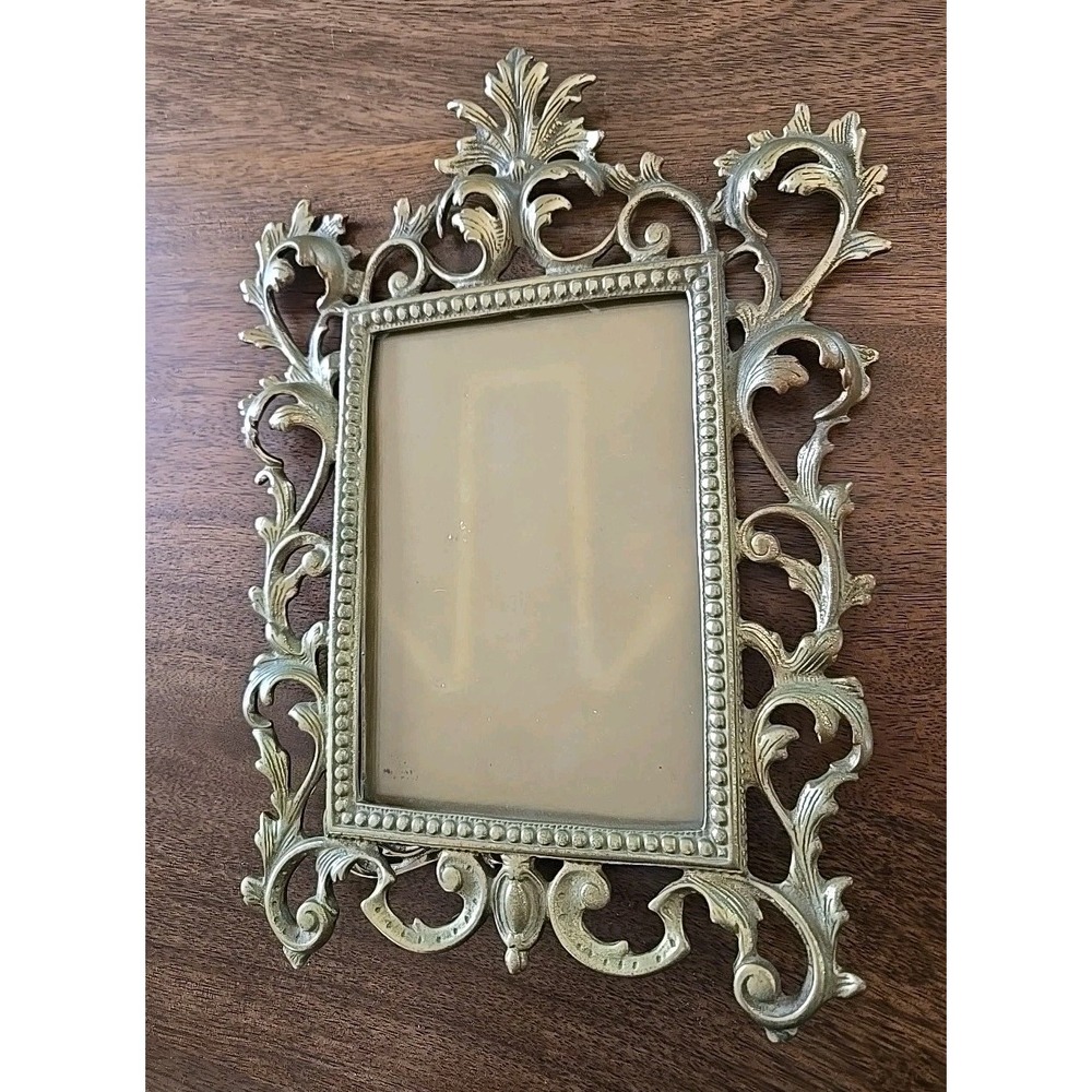 VTG VIRGINIA METALCRAFTERS LARGE SCROLLED BRASS Free Standing PICTURE FRAME 5X7